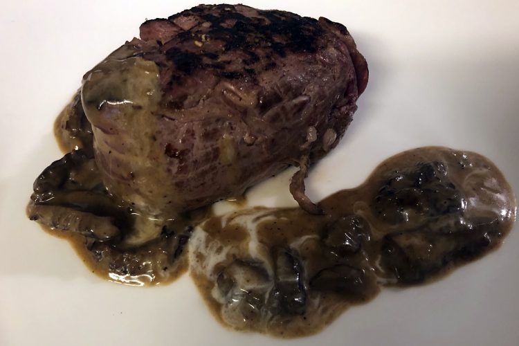 Steak mit Morchelrahmsauce